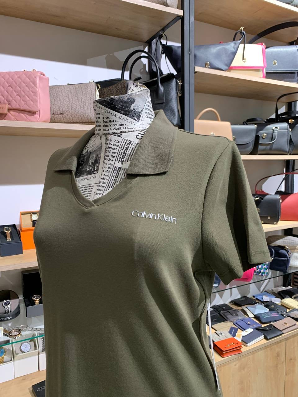 Calvin Klein t-shirt size Small