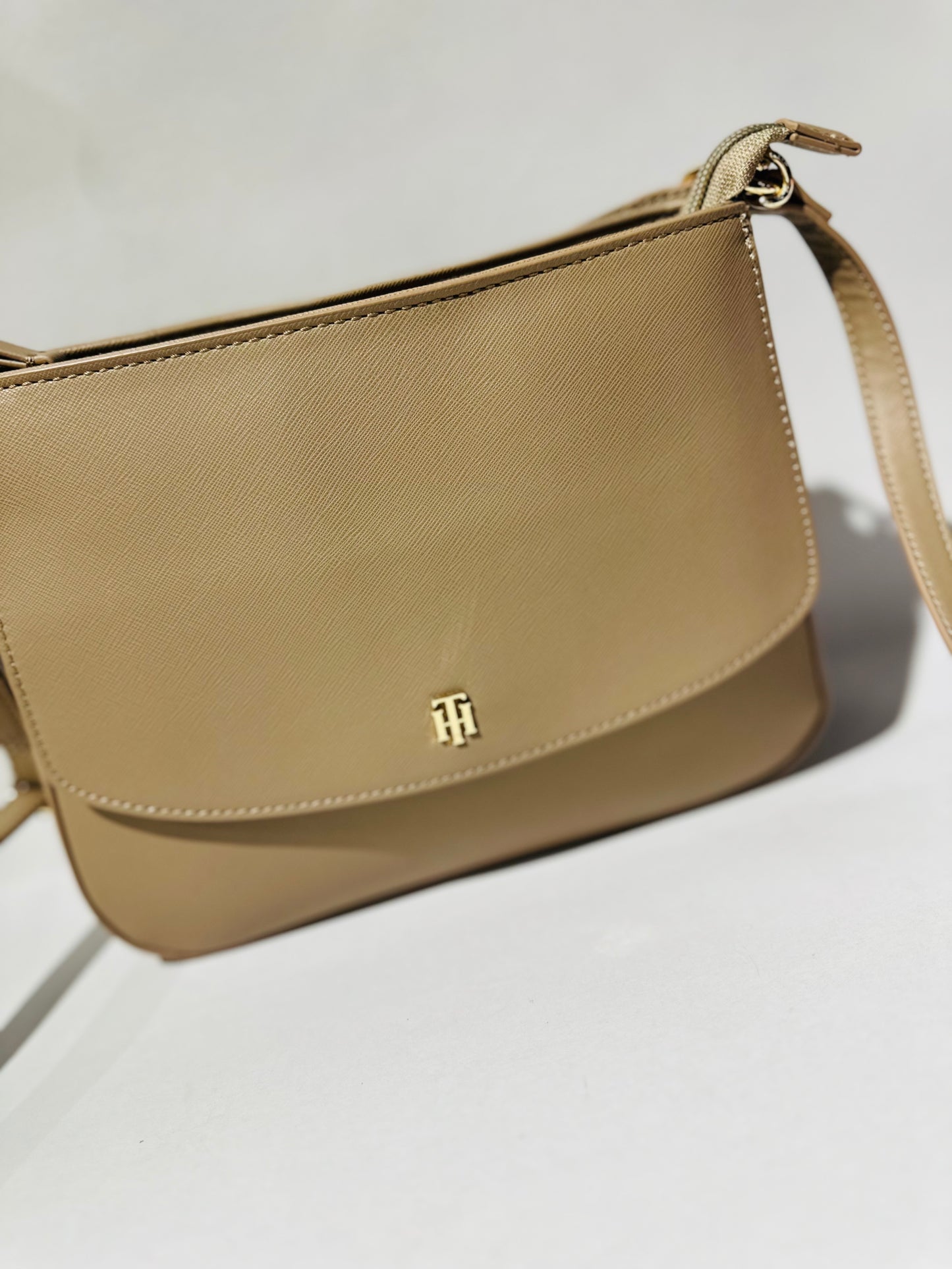 Tommy Hilfiger bag