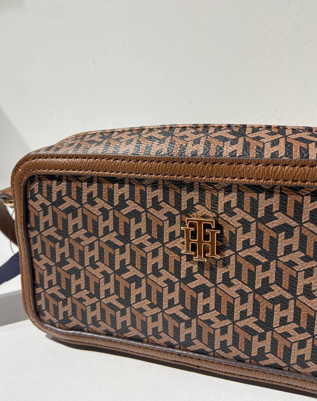 Tommy Hilfiger bag