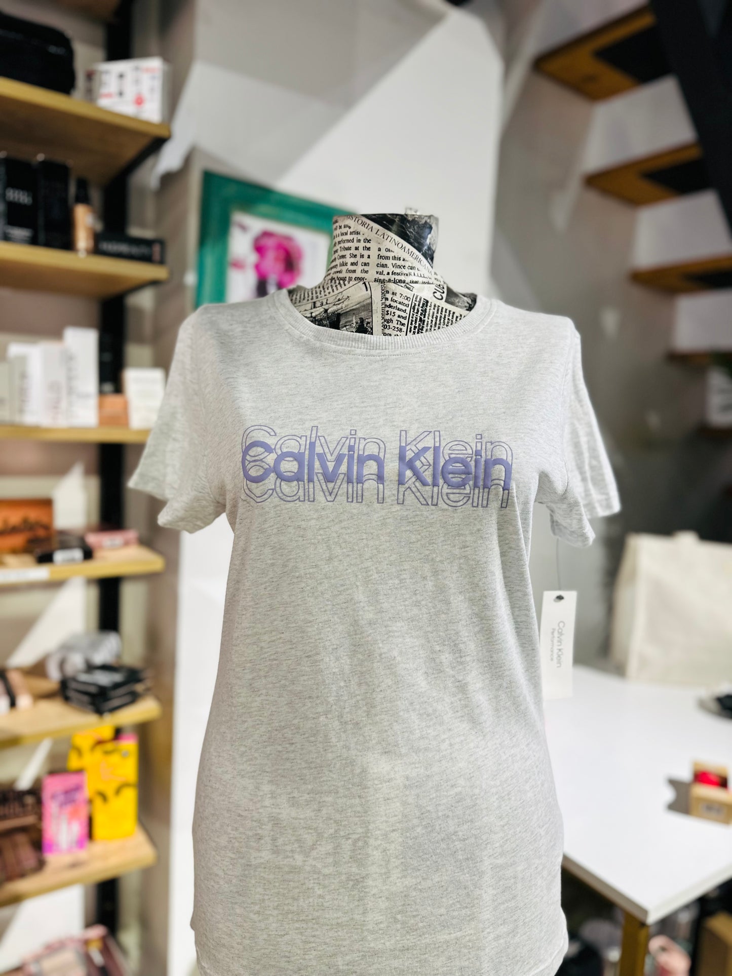 Calvin Klein t-shirt size small