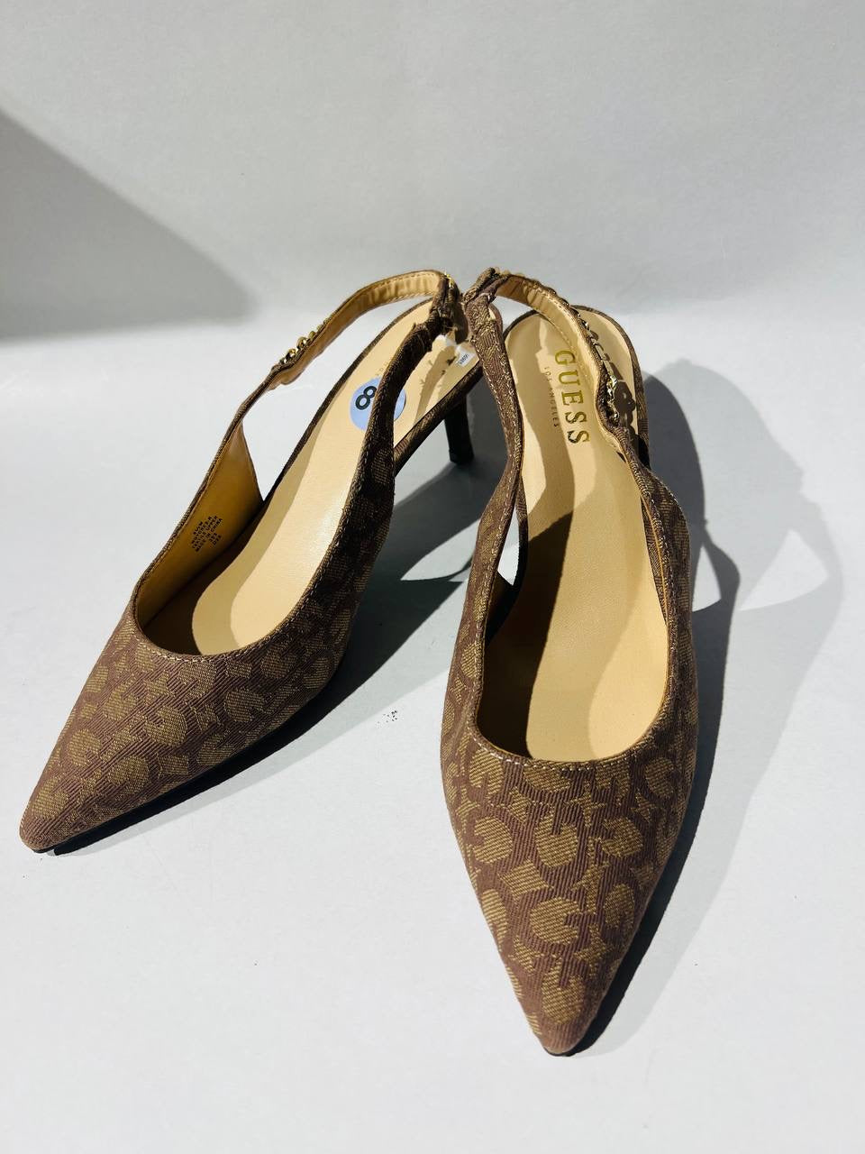 guess shoes size 39