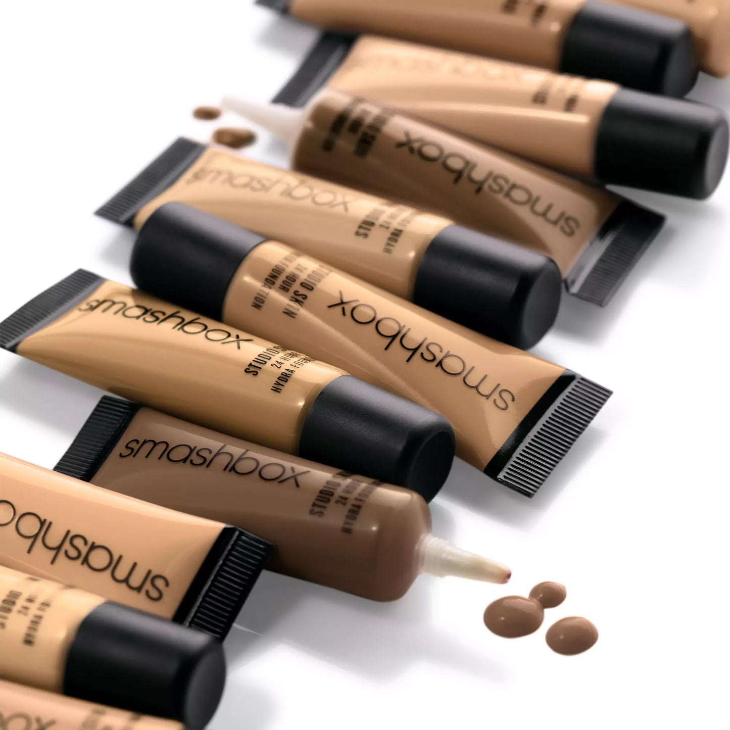 Smashbox studio skin 24 hour hydra foundation