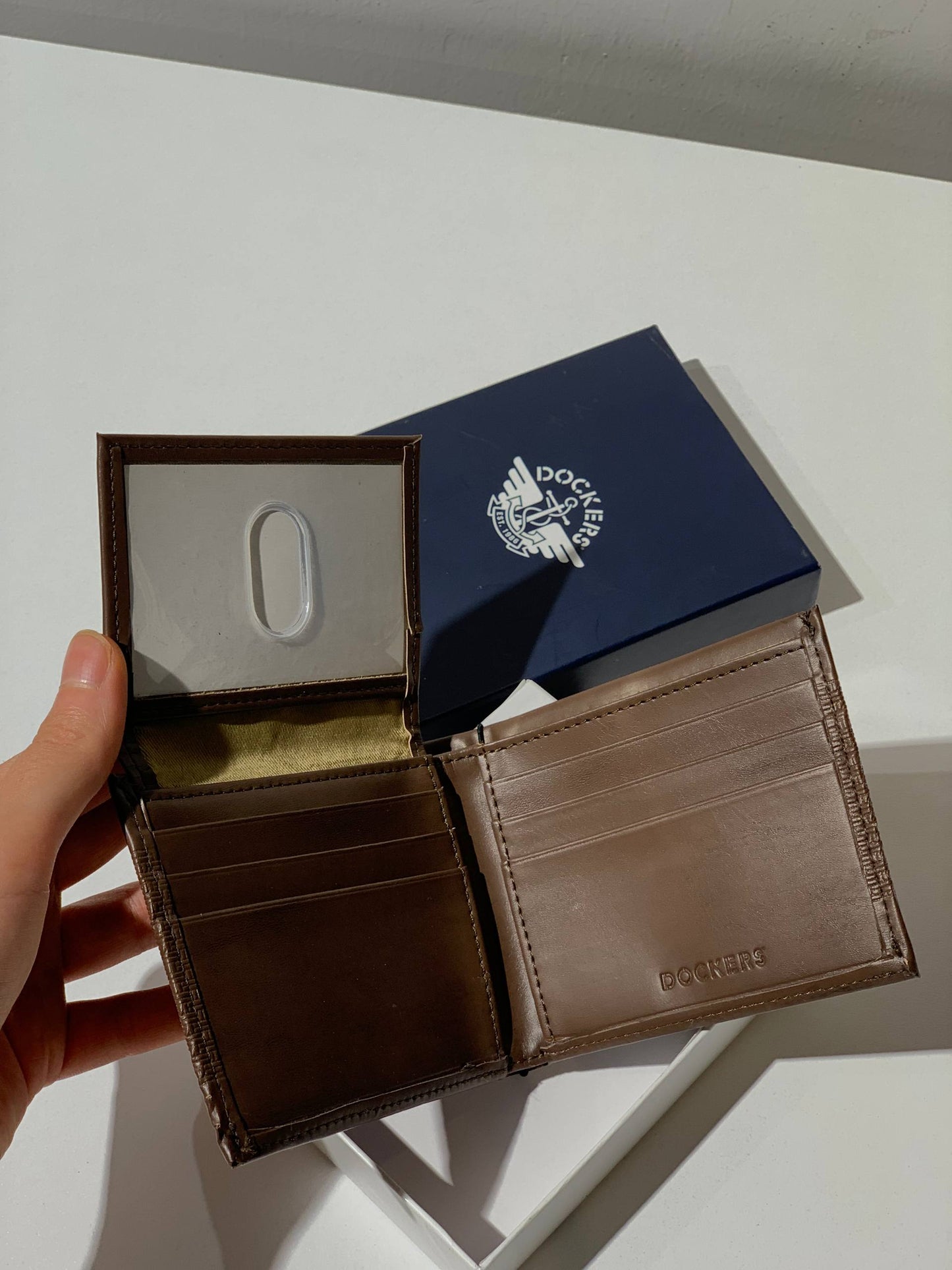 Dockers wallet