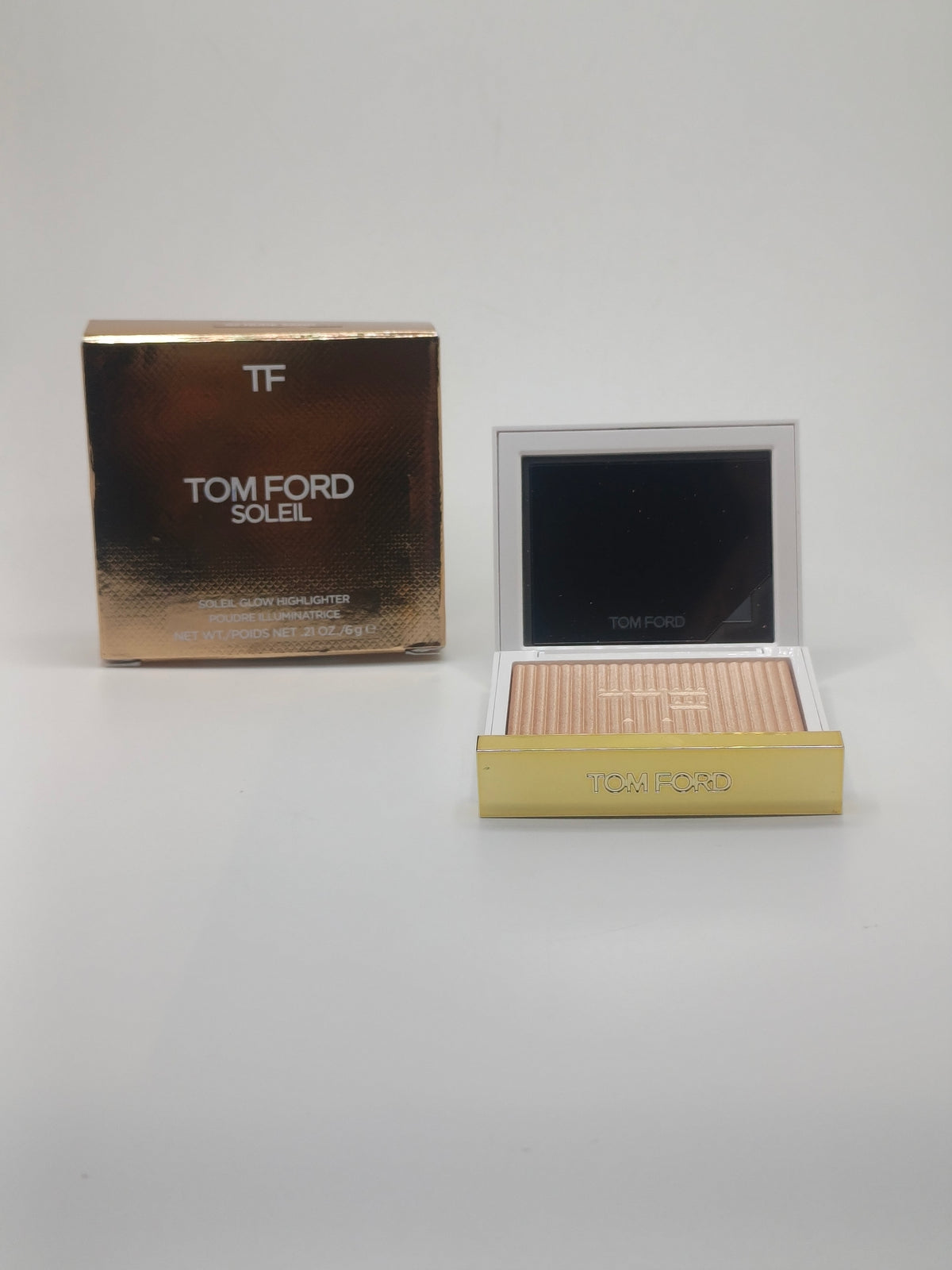 Tom Ford soleil glow highlighter
02 nude sand