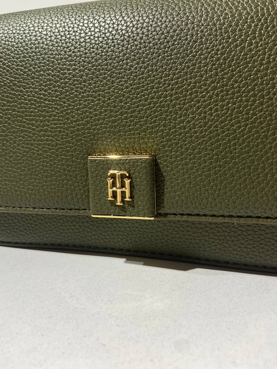Tommy Hilfiger bag