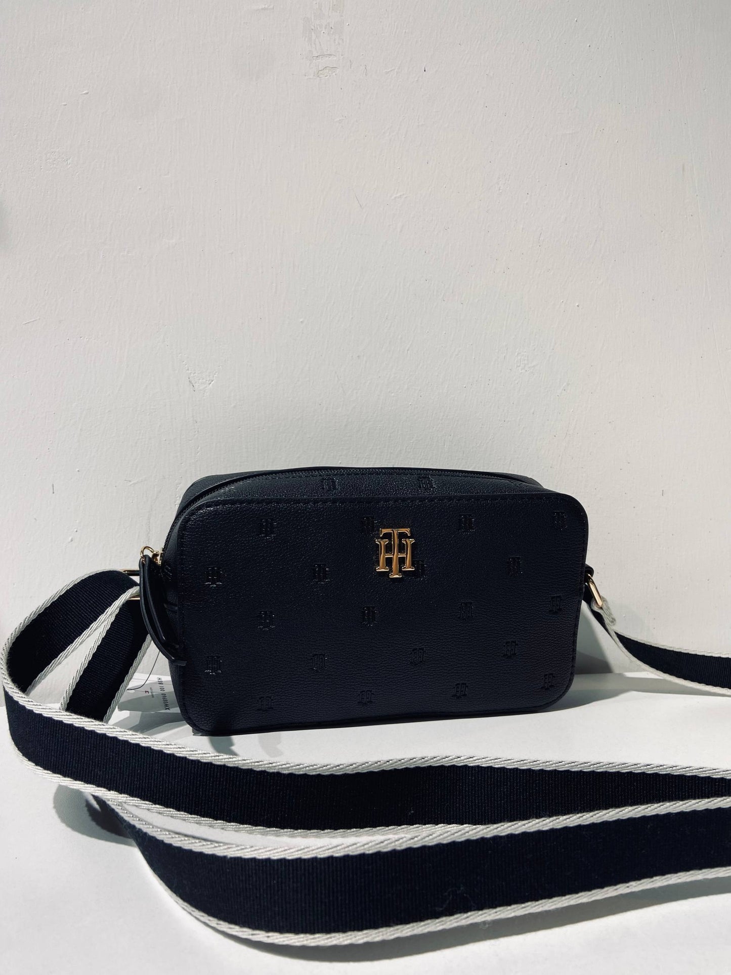 Tommy Hilfiger bag
