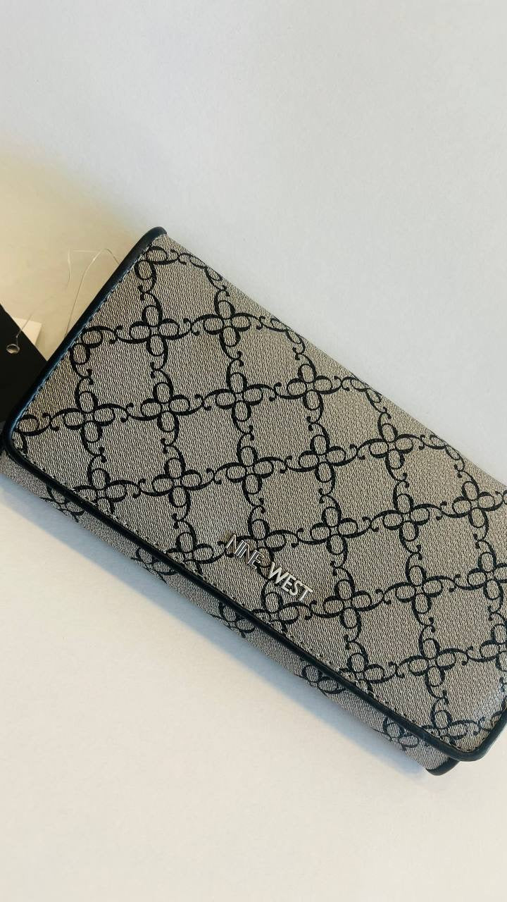 nine west wallet