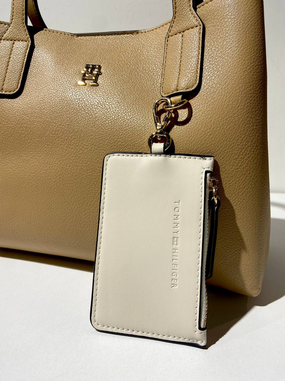 Tommy Hilfiger bag