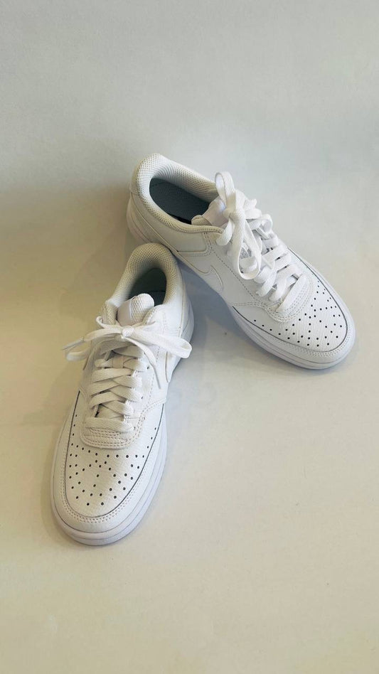 nike sneakers size 37.5