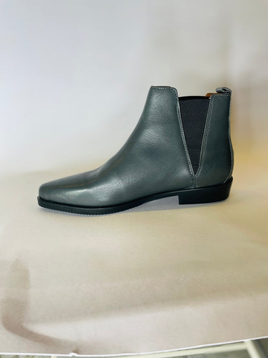 Tommy Hilfiger boots size 38