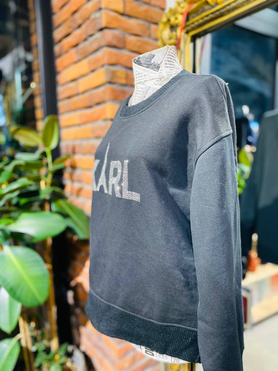 Karl lagerfeld sweater size medium