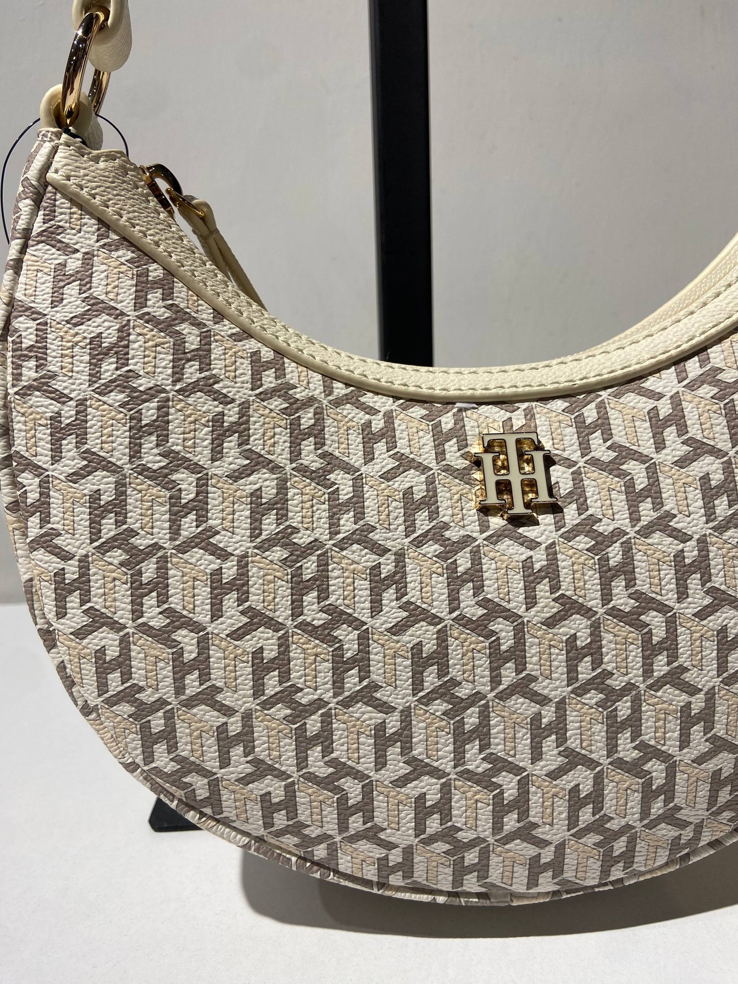 Tommy Hilfiger bag
