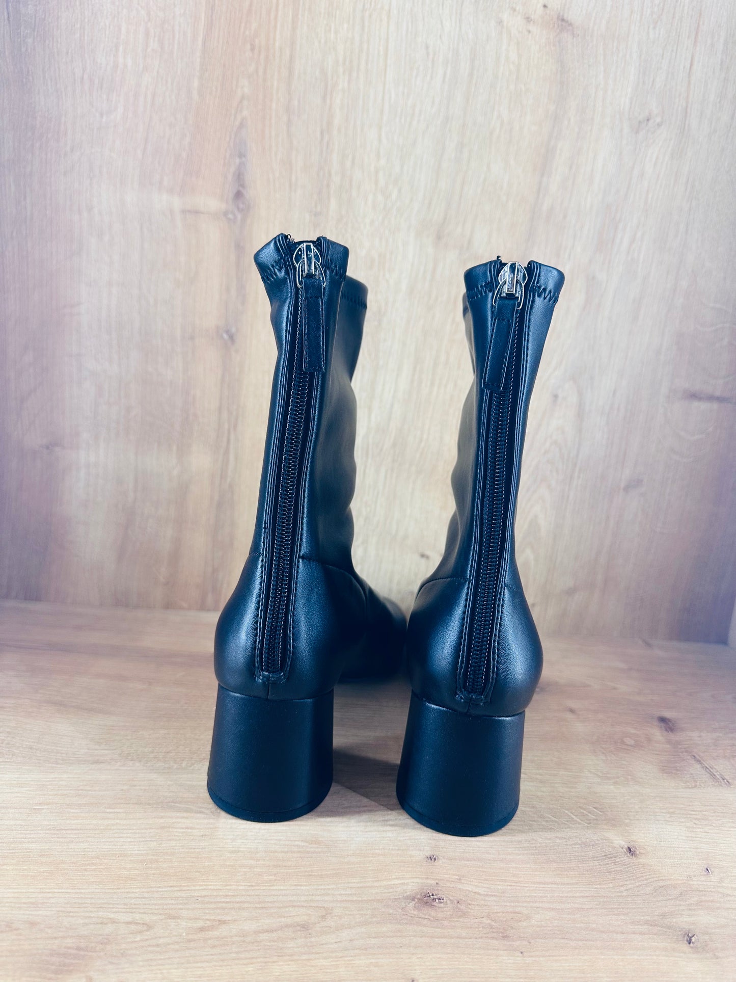 Charles & keith boot size 37