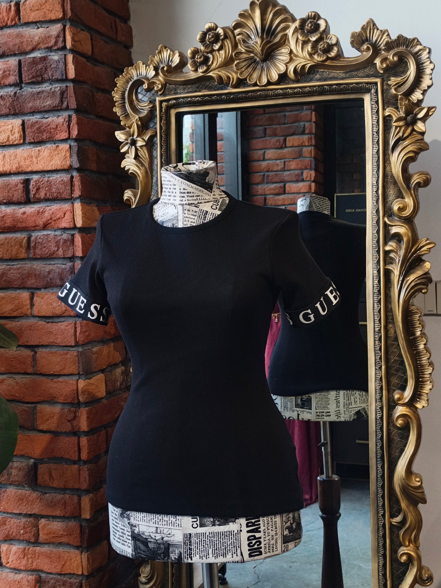 Guess shirt size small