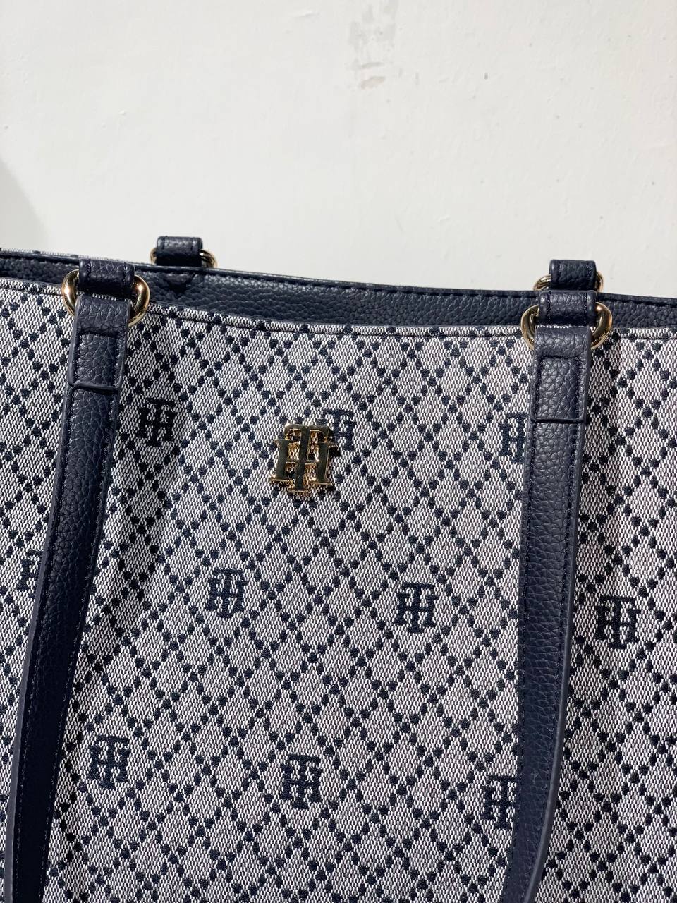 Tommy Hilfiger bag