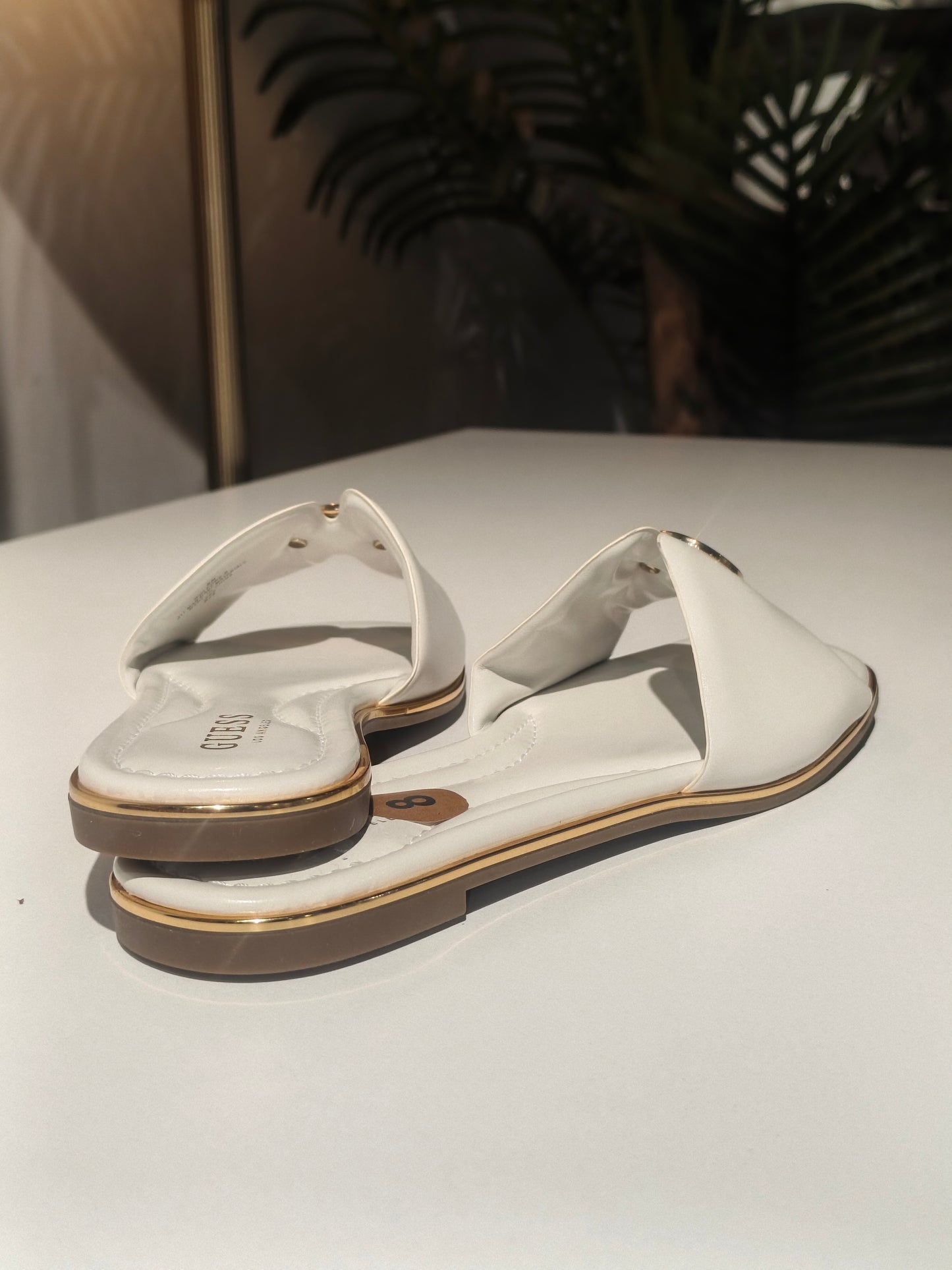 Guess sandal size 8M
