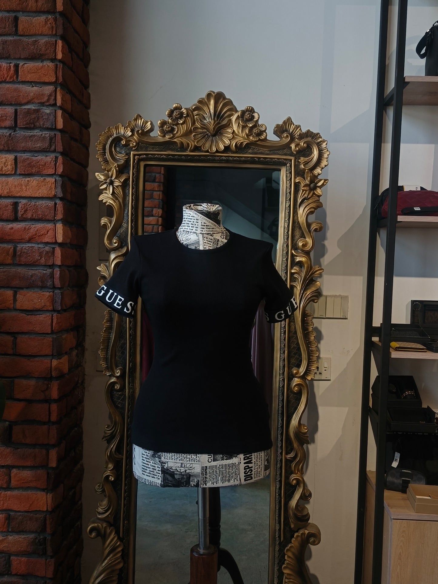 Guess shirt size small