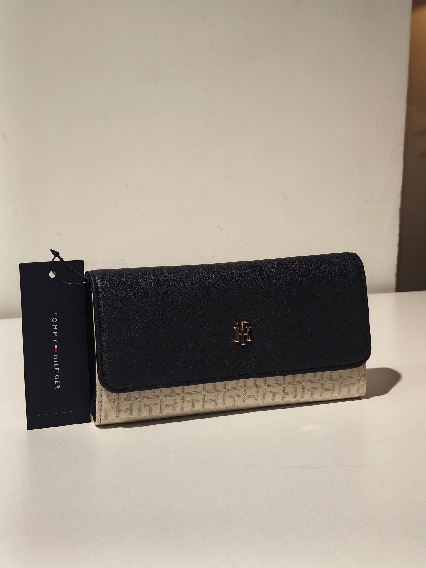 Tommy Hilfiger wallet