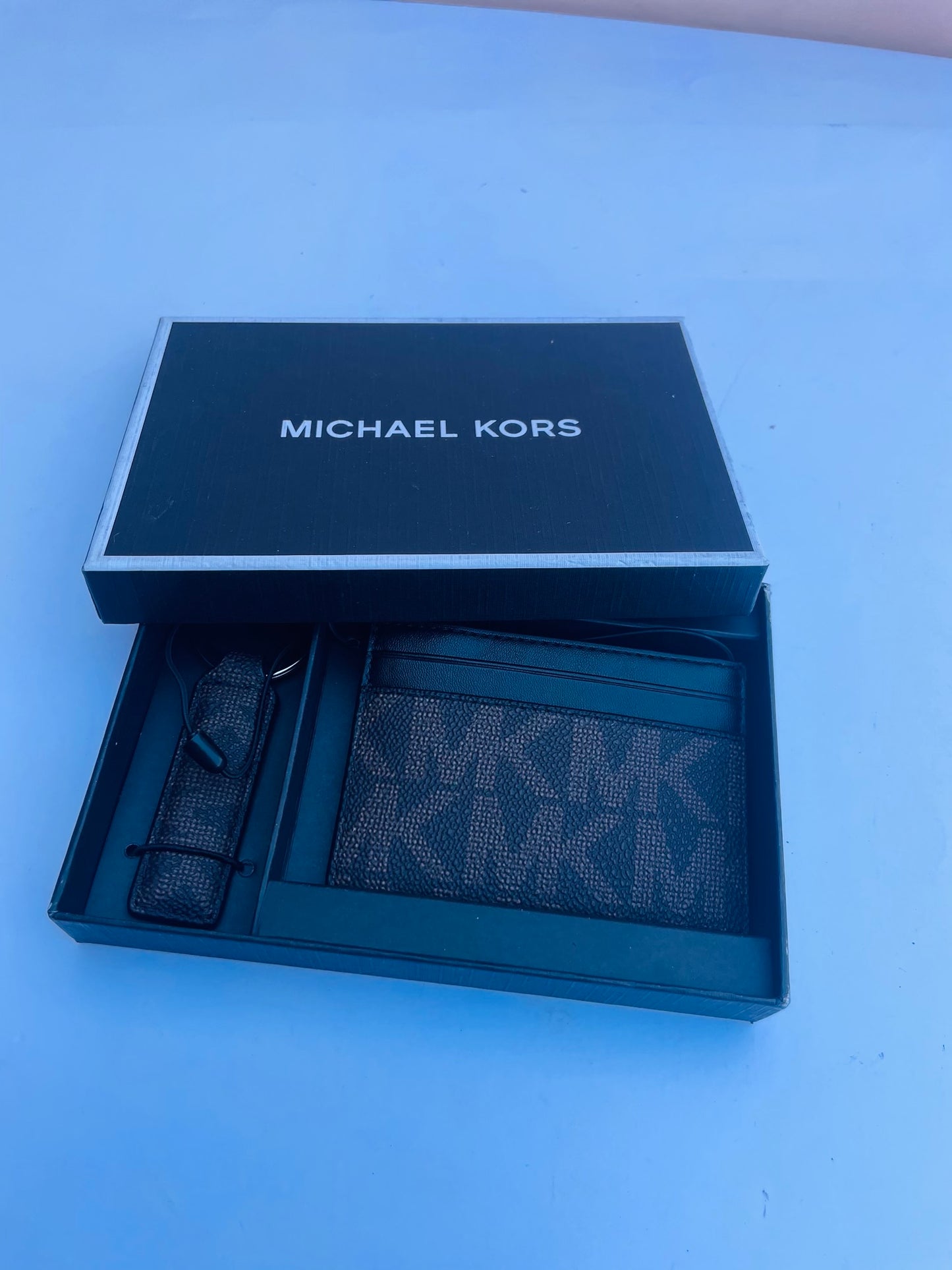 Michael kors card holder & keychain set