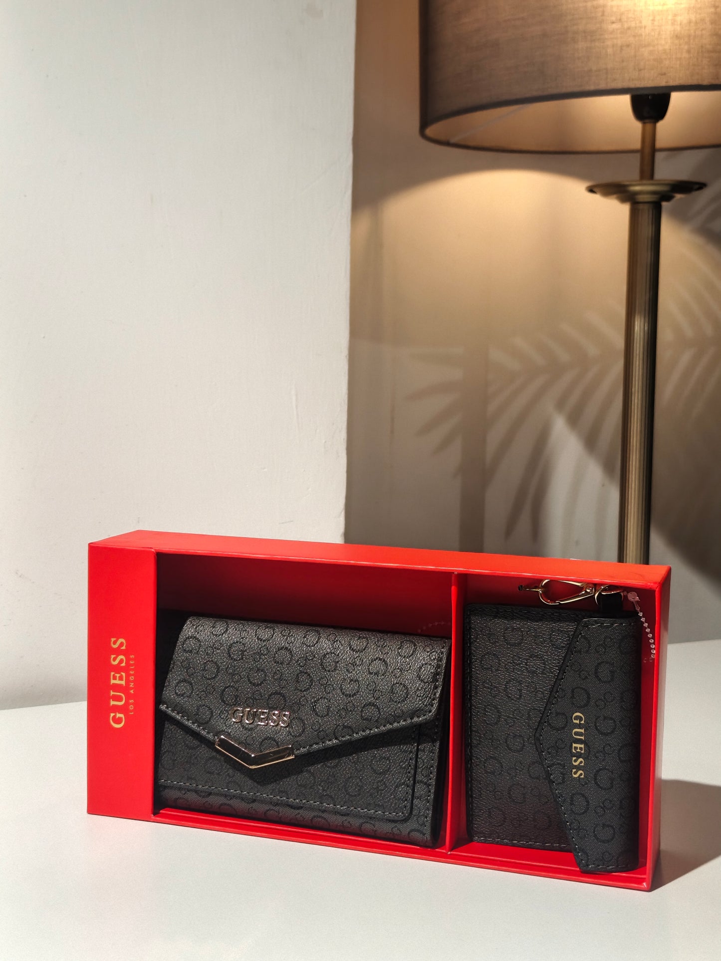 Guess wallet & key chain set