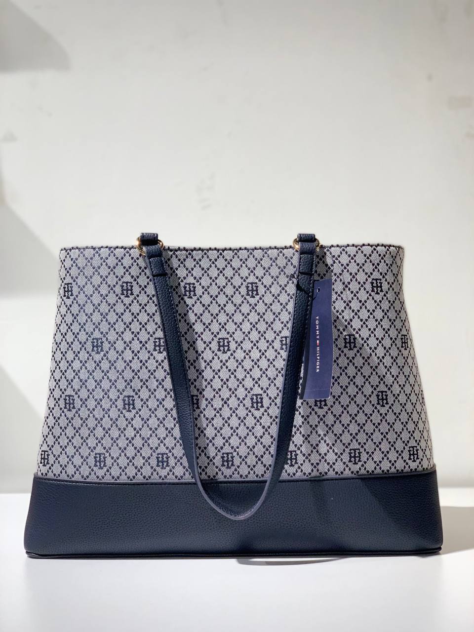 Tommy Hilfiger bag