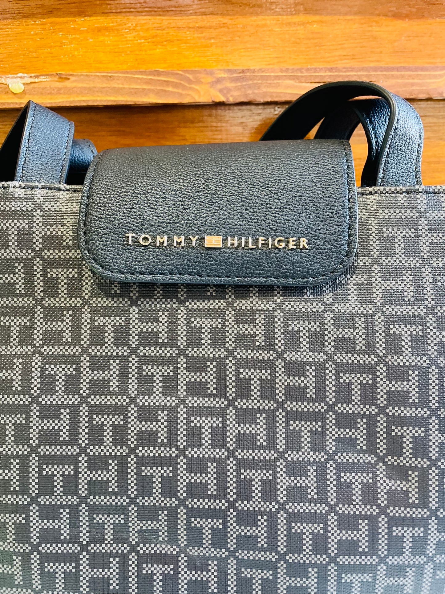 Tommy Hilfiger bag