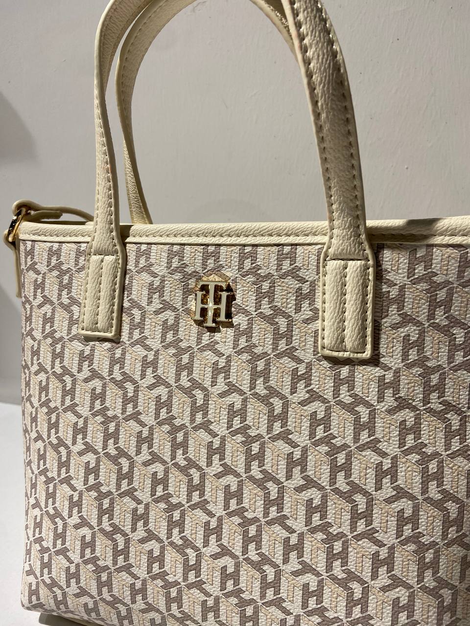 Tommy Hilfiger bag