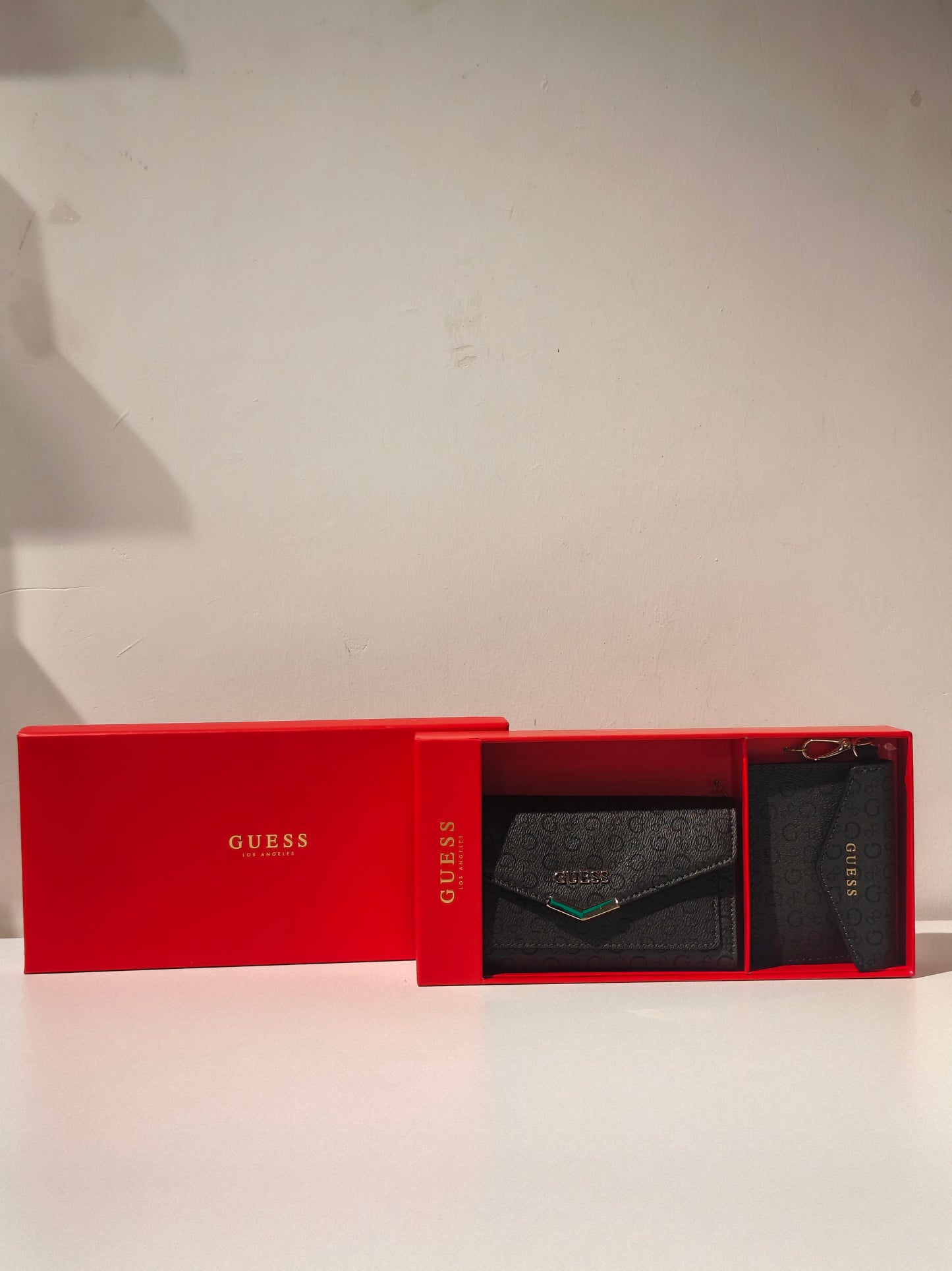 Guess wallet & key chain set