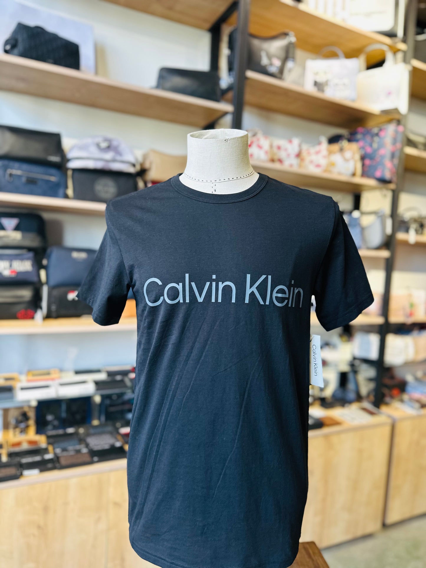 Calvin Klein t-shirt size small