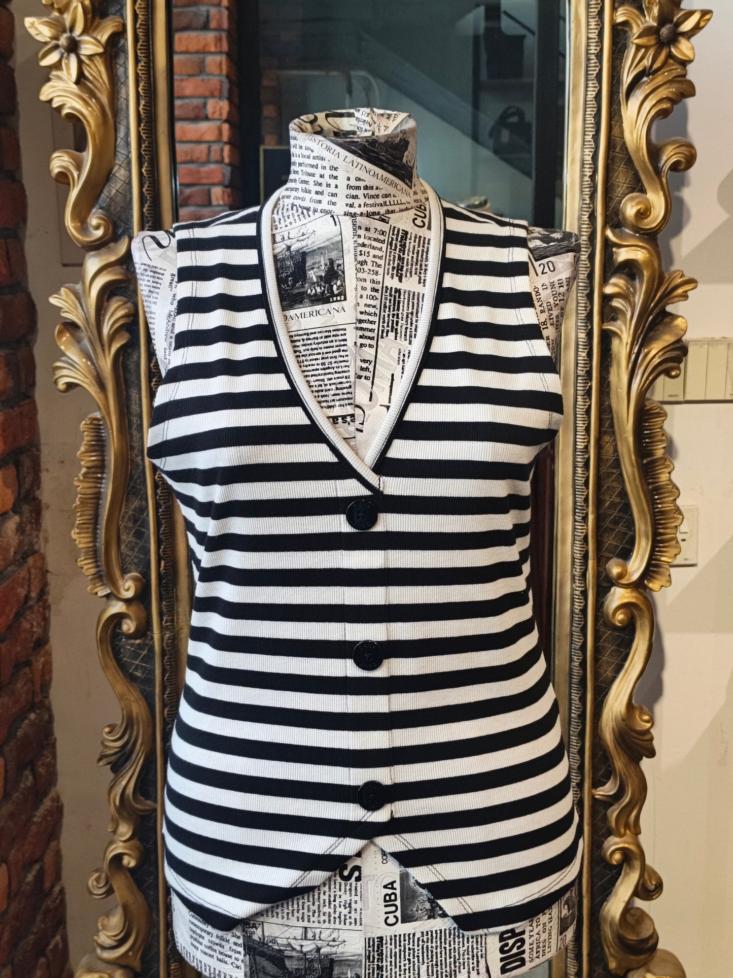 DKNY top size medium