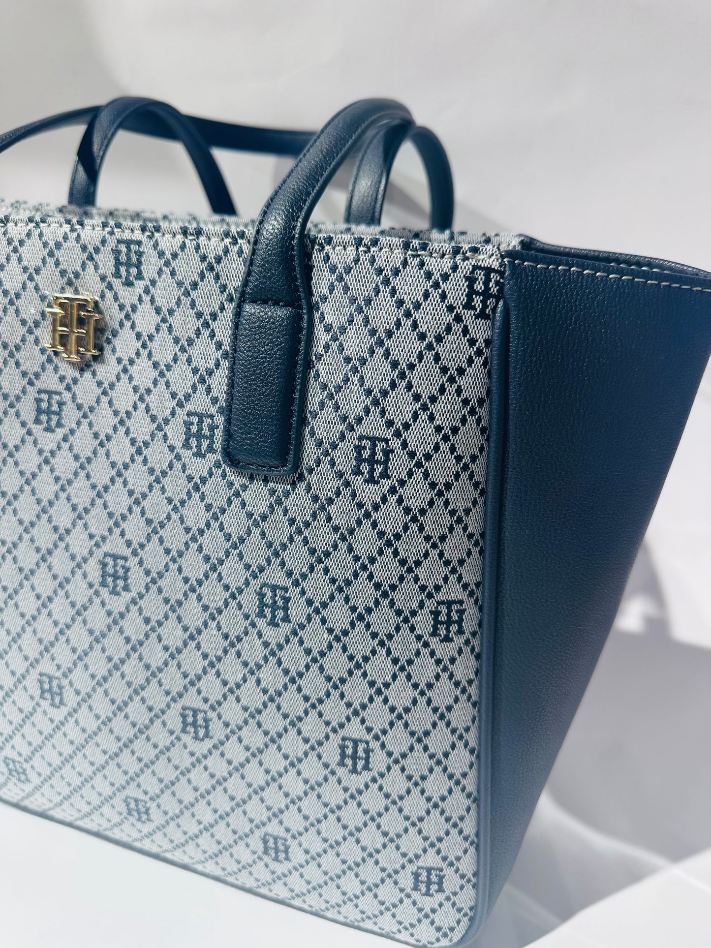 Tommy Hilfiger shoulder bag