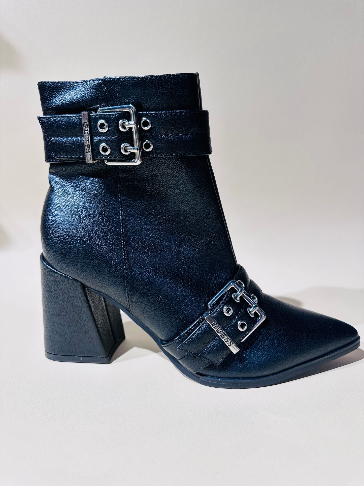 Guess boot size 38.5