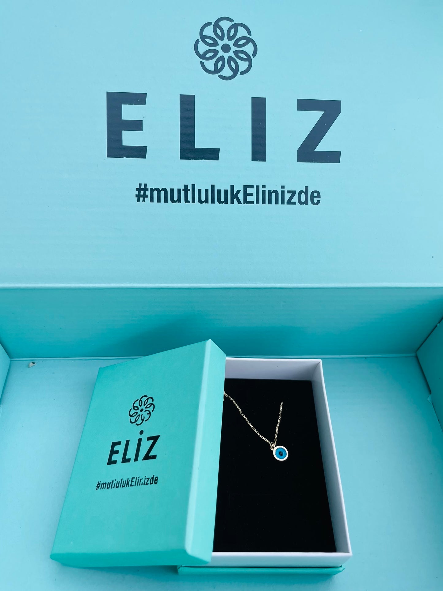 Eliz gold necklace