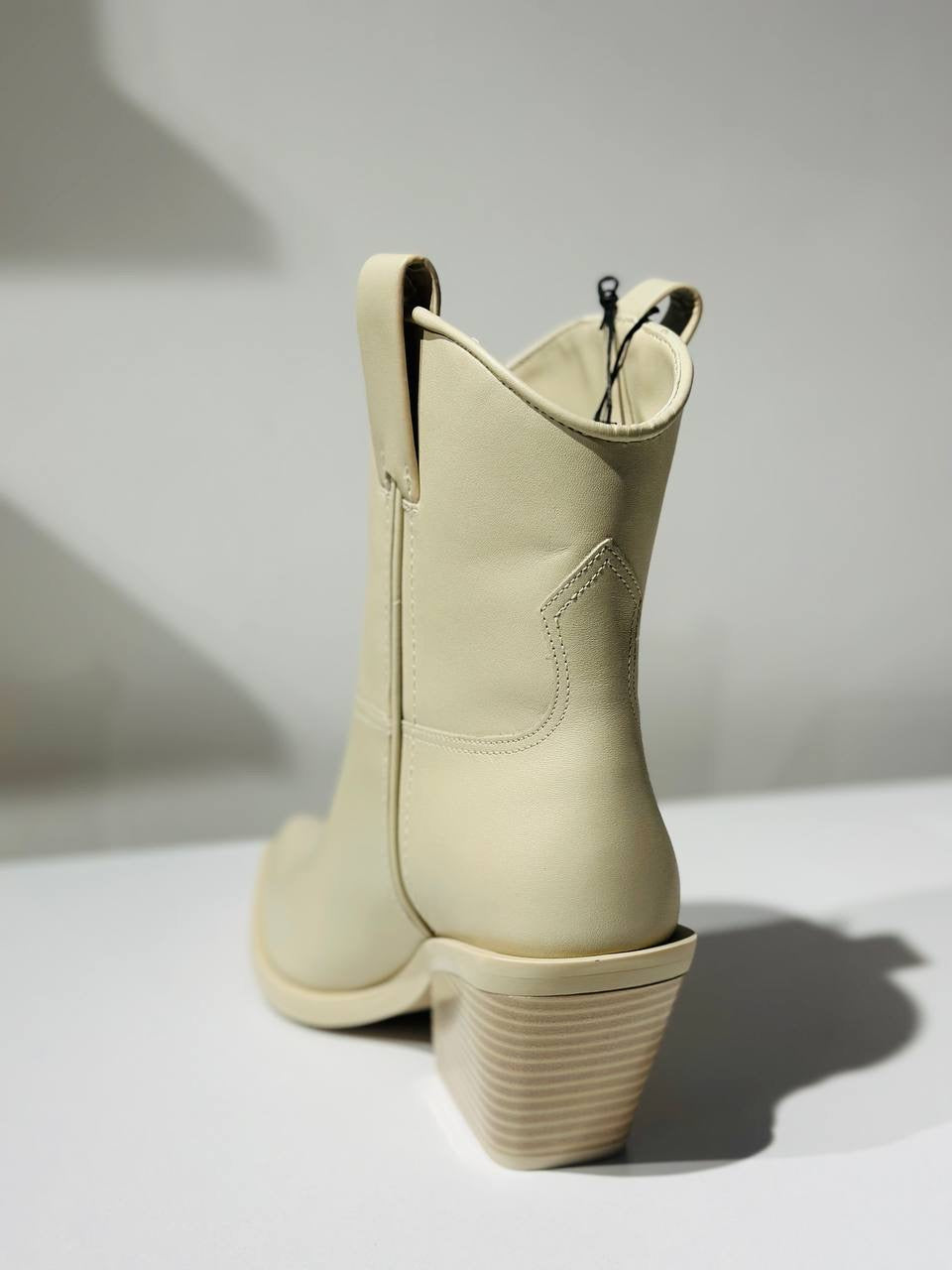 Armani exchange boots size 39