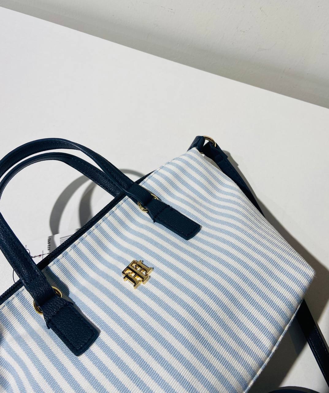 Tommy Hilfiger bag