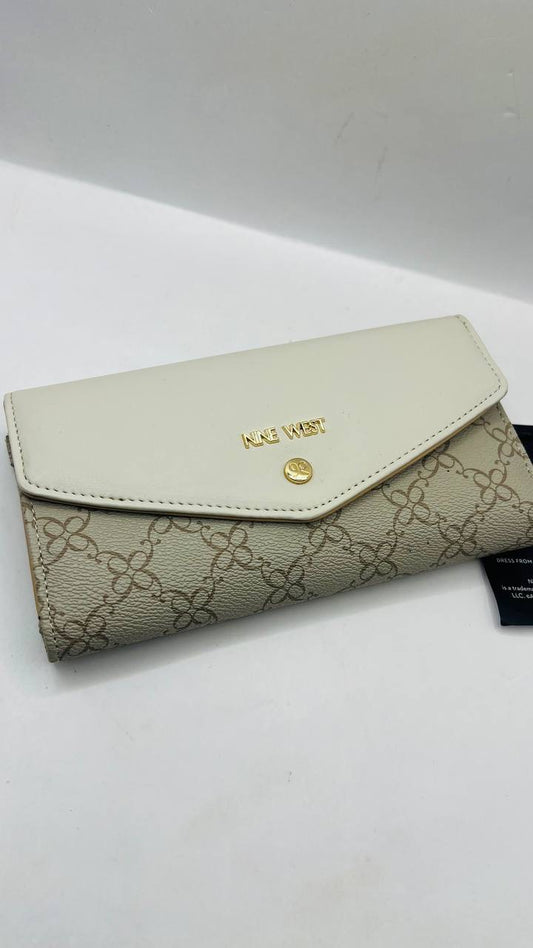 nine west wallet