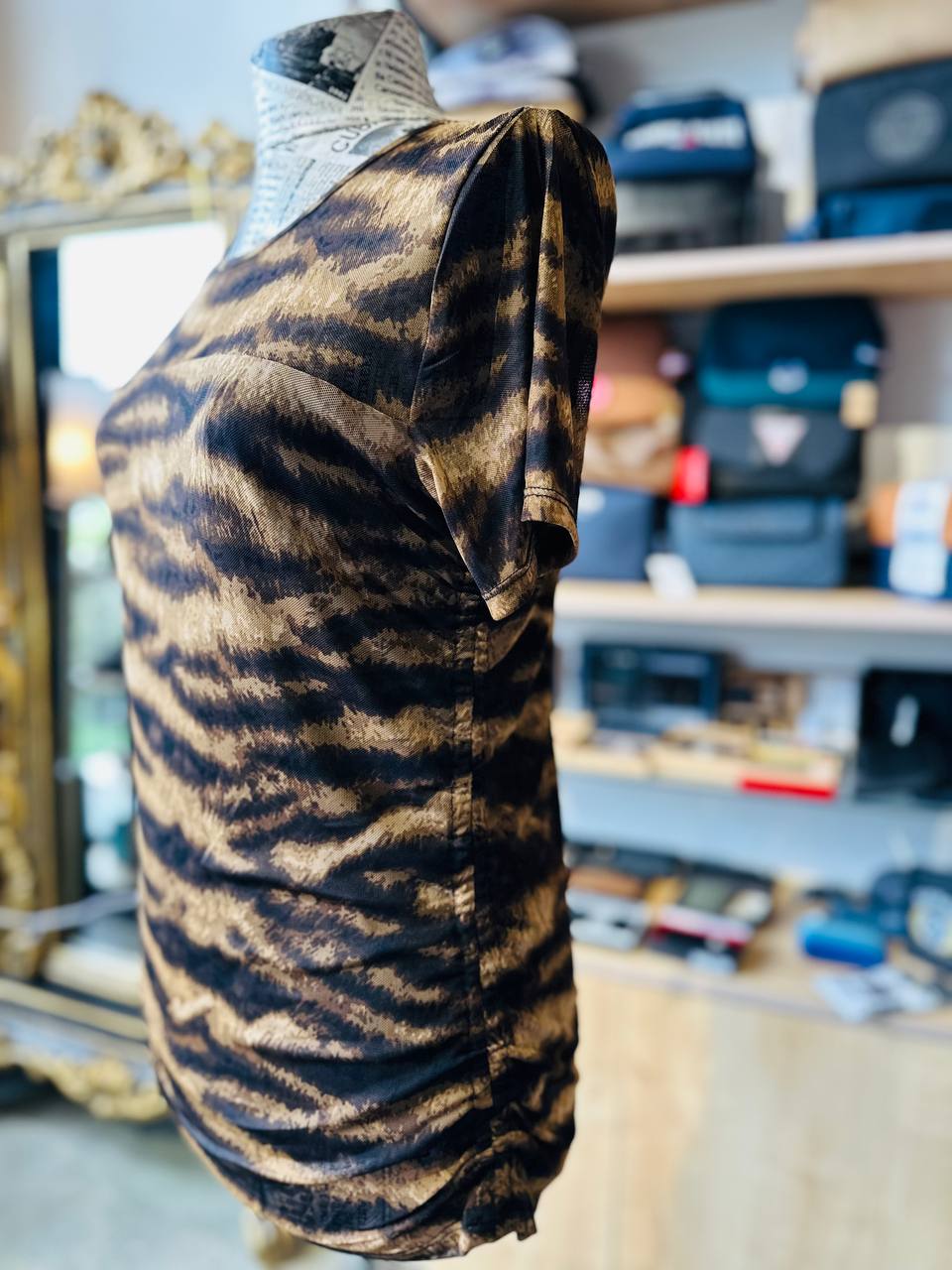 Dkny  top size medium