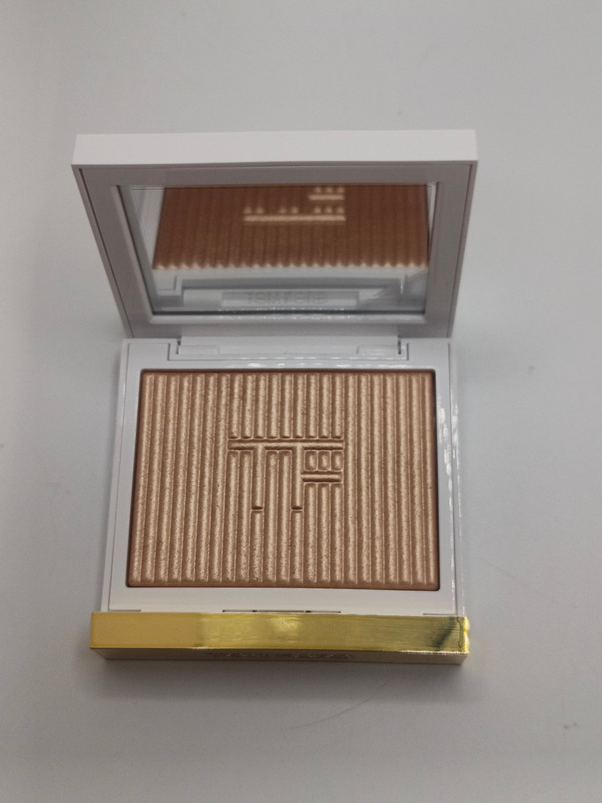 Tom Ford soleil glow highlighter
02 nude sand