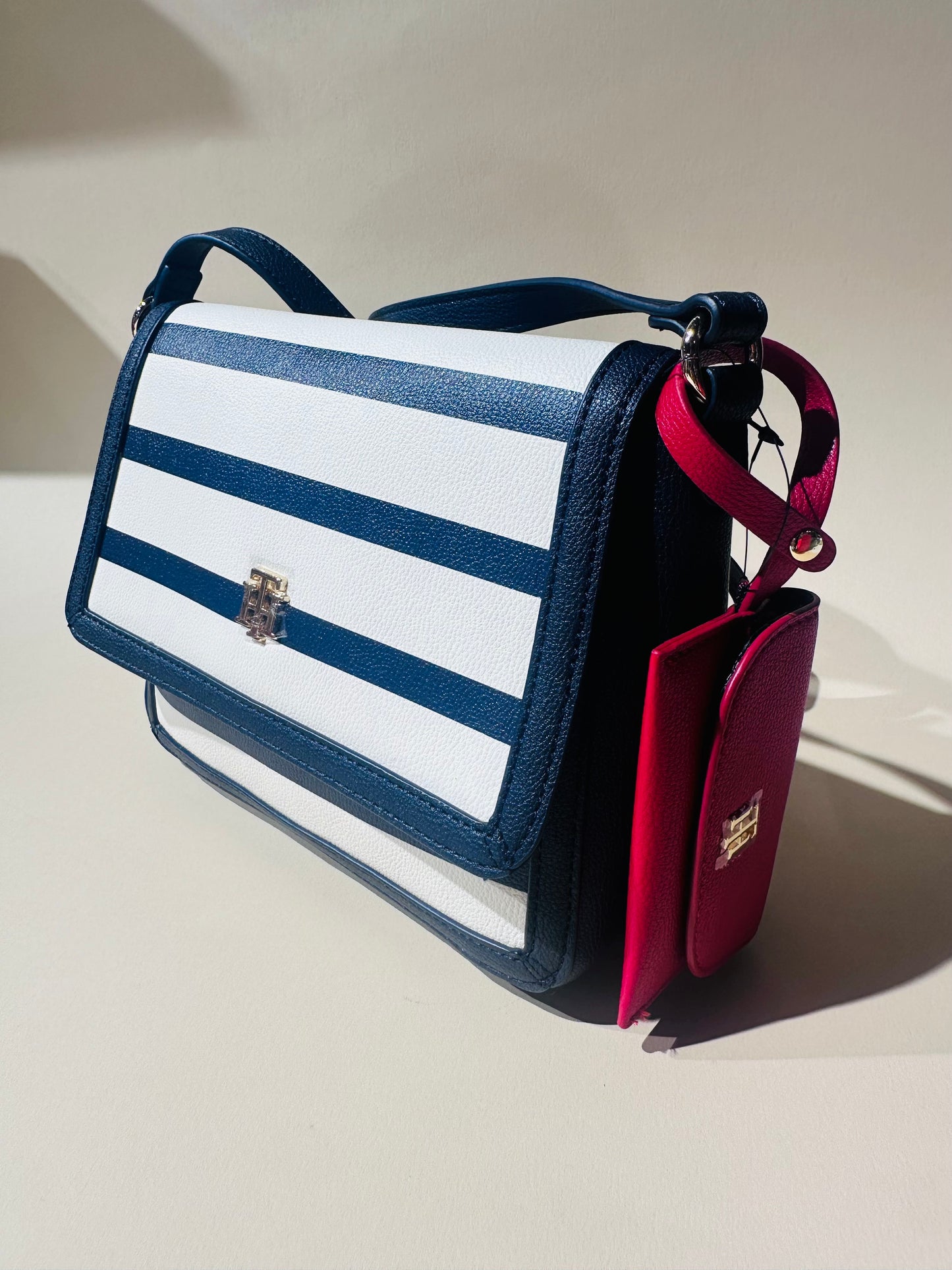 Tommy Hilfiger bag