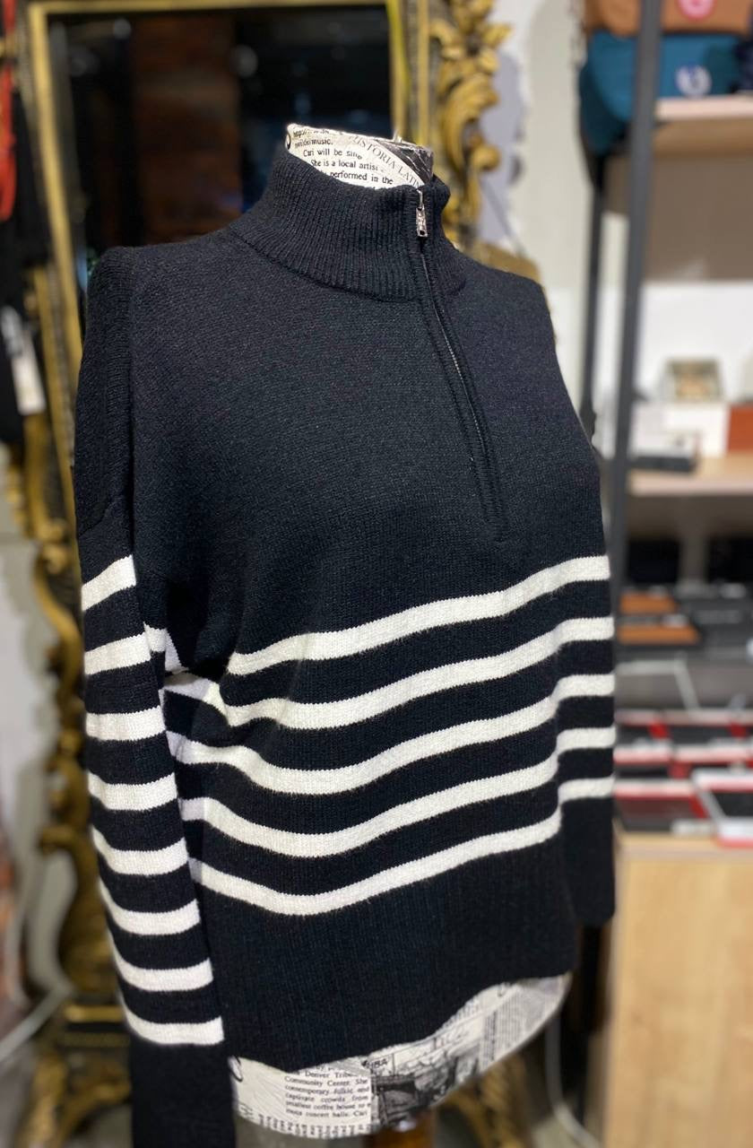 Dkny  sweater size medium