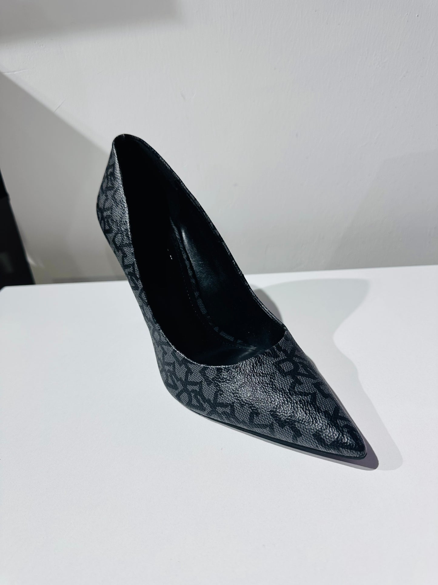 Dkny shoes size 38.5