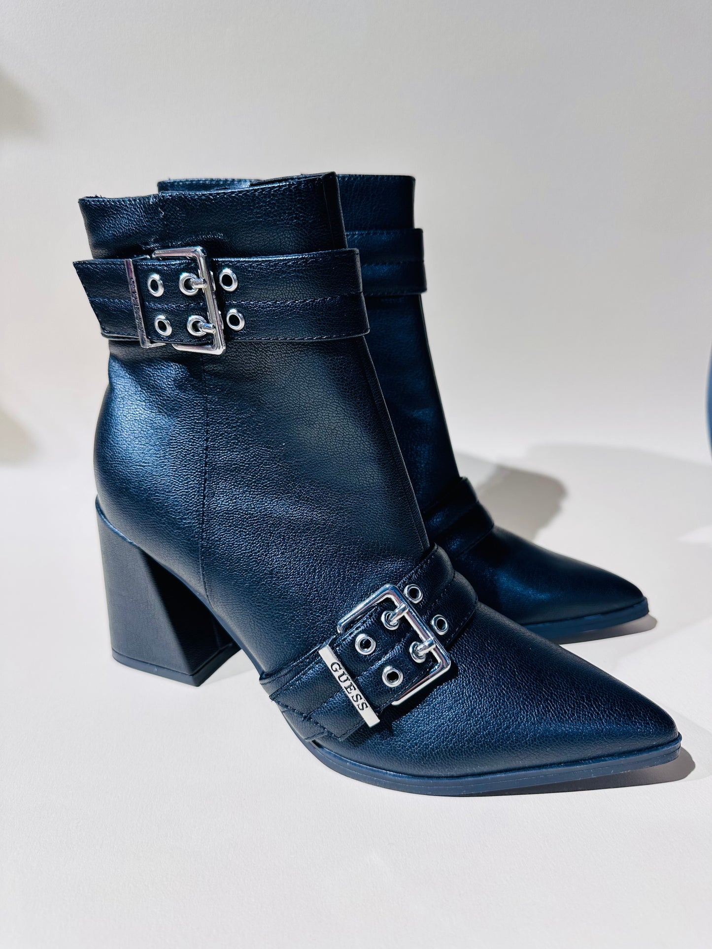 Guess boot size 38.5