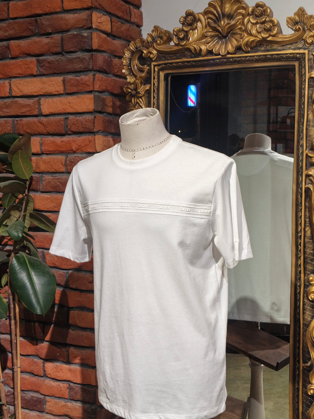 Dkny shirt size medium