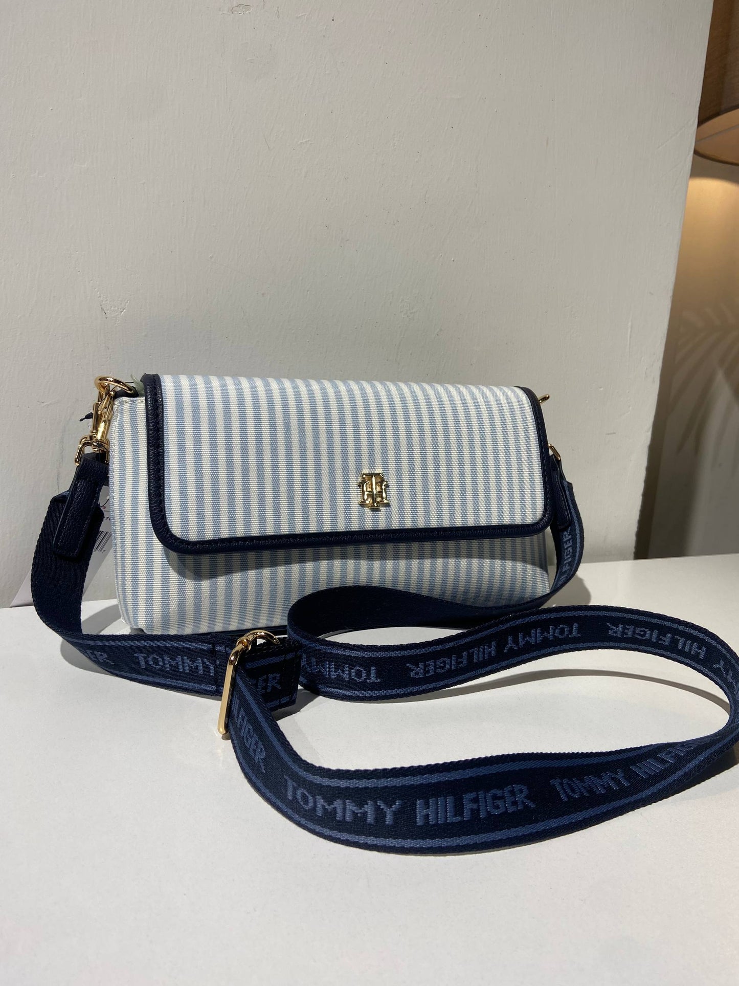 Tommy Hilfiger bag