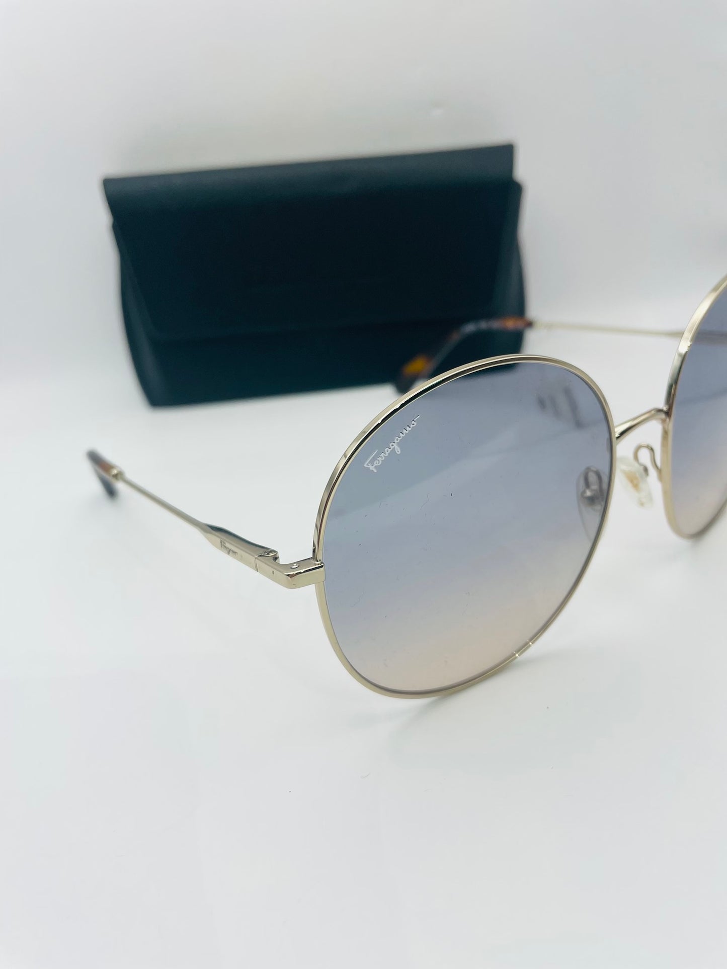 Salvatore ferragamo sunglass