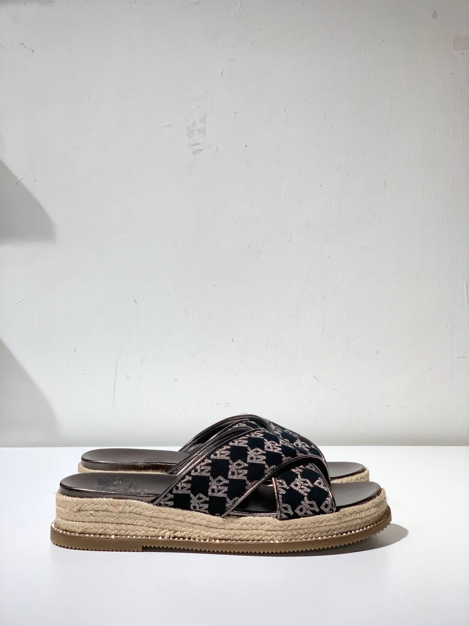 Dkny sandal size 9