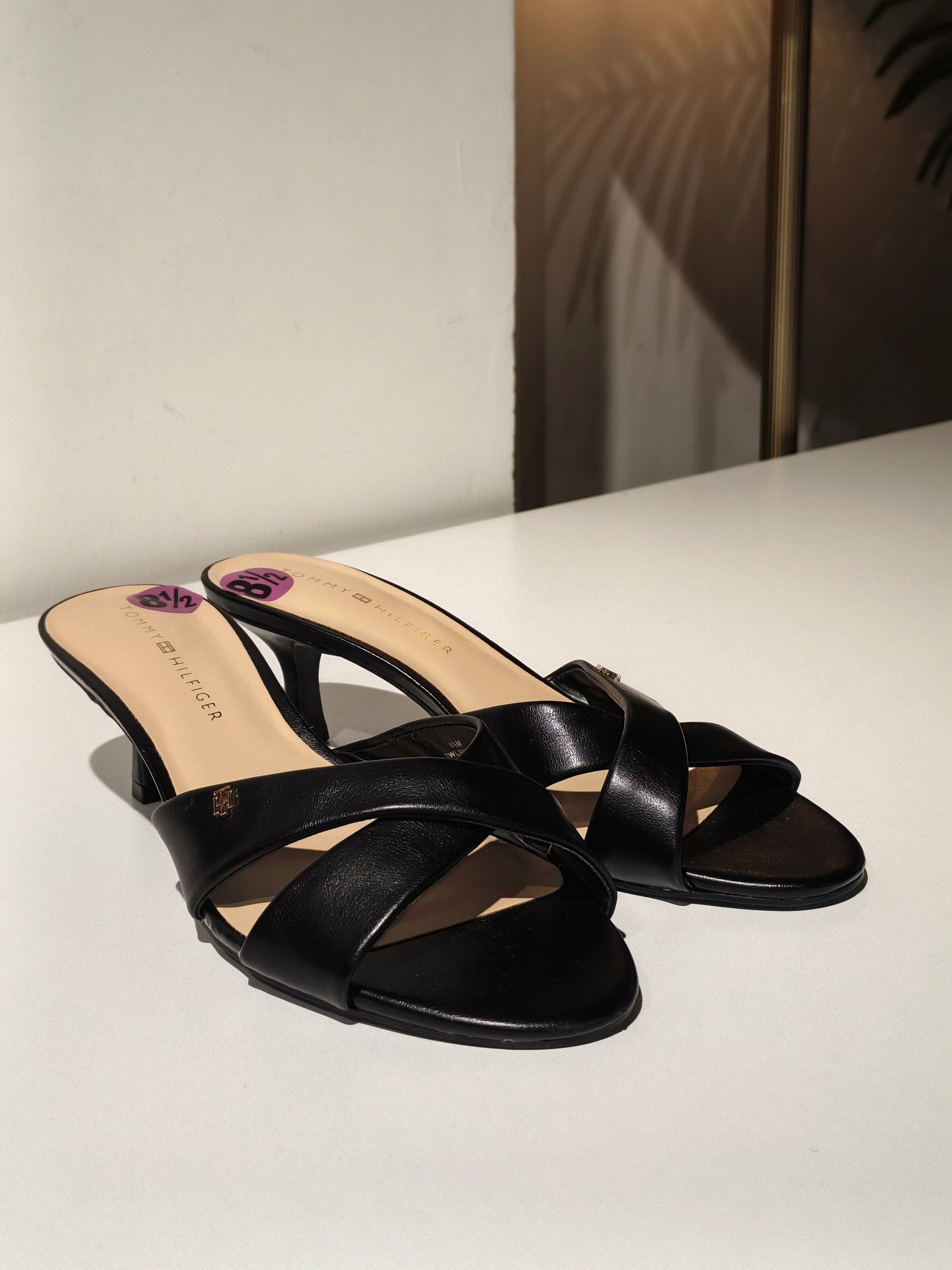Tommy Hilfiger sandal size 8.5