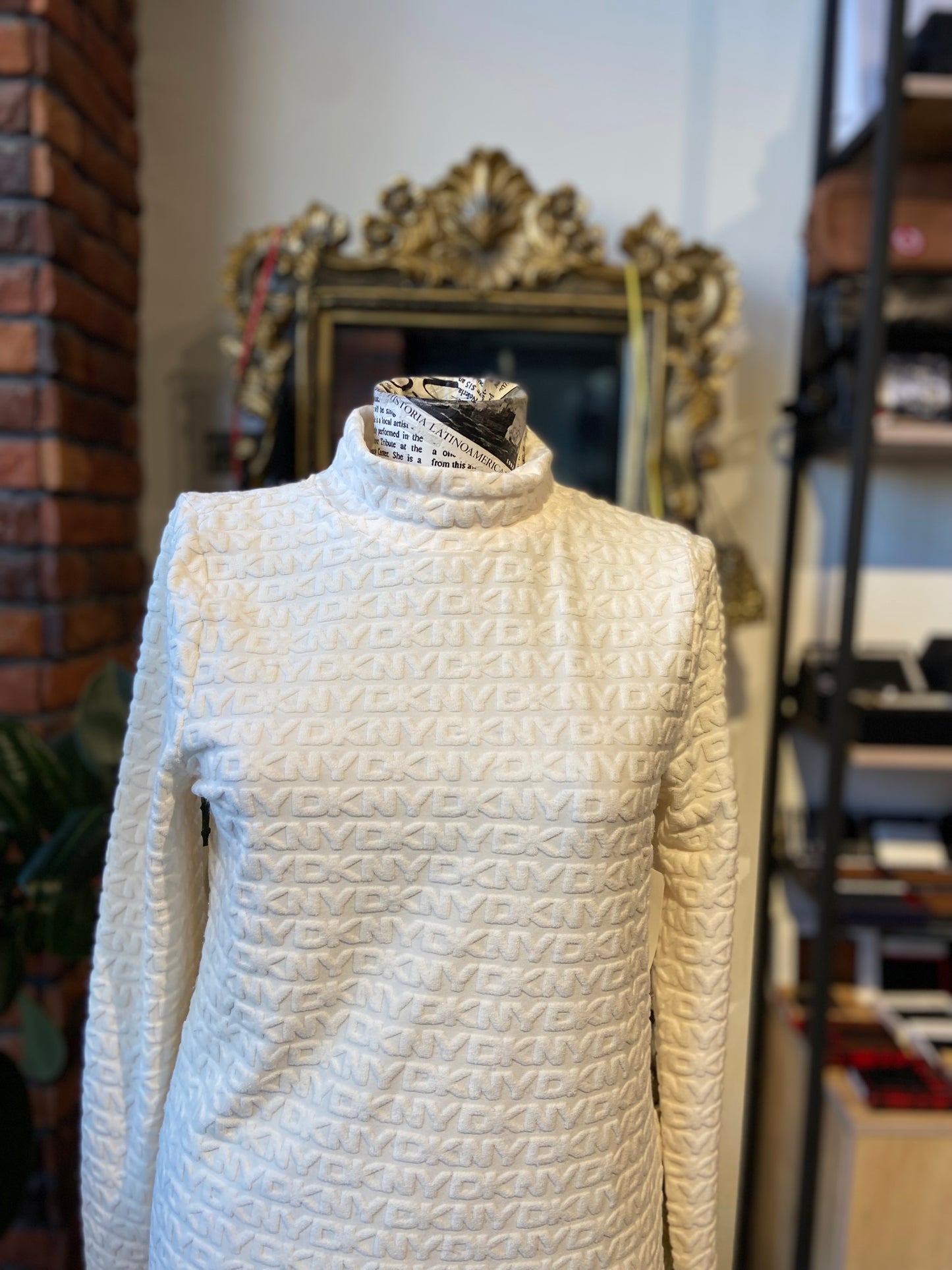 Dkny sweater size medium