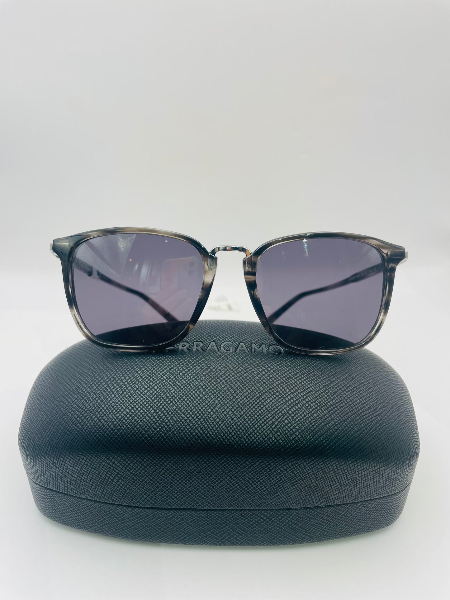 Salvatore ferragamo sunglass