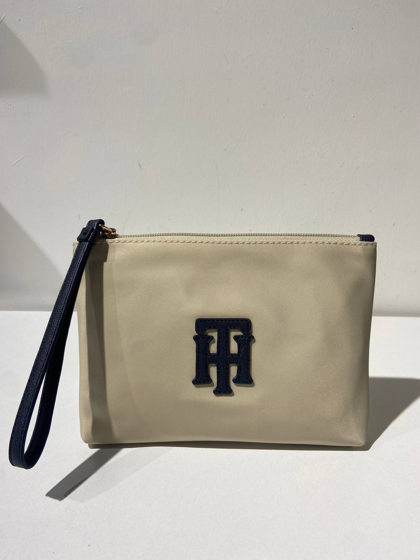 Tommy Hilfiger wallet (hand bag)